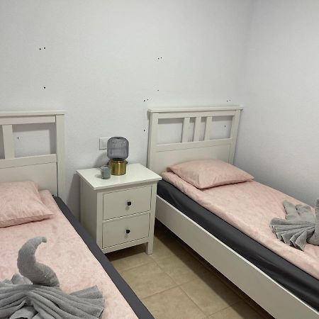 Three Bedroom Apartment With Pool In טורבייחה מראה חיצוני תמונה