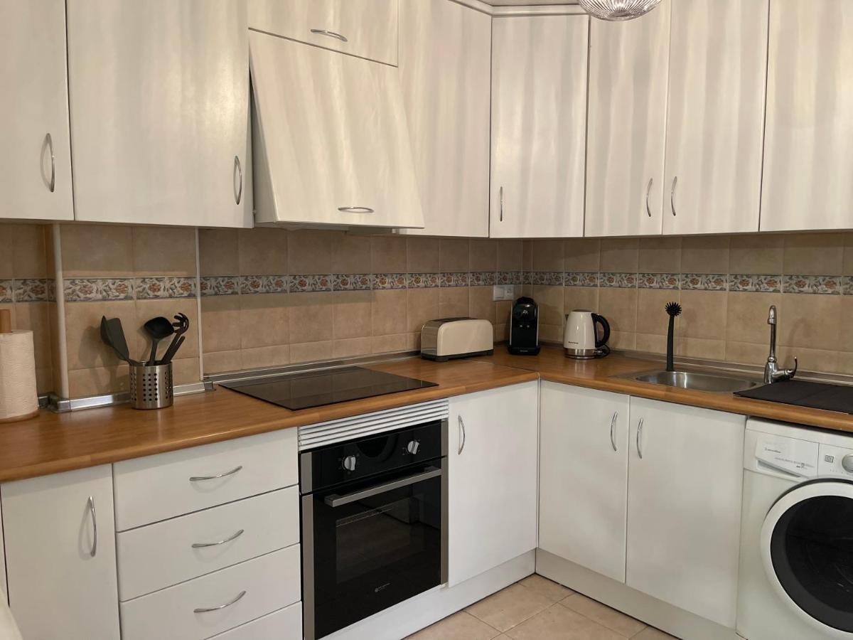 Three Bedroom Apartment With Pool In טורבייחה מראה חיצוני תמונה
